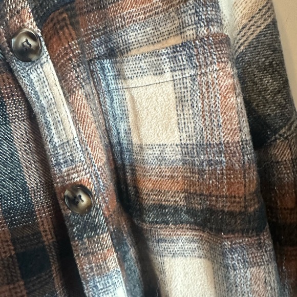 Plaid Button-Up Shacket oversized - Picture 4 of 5